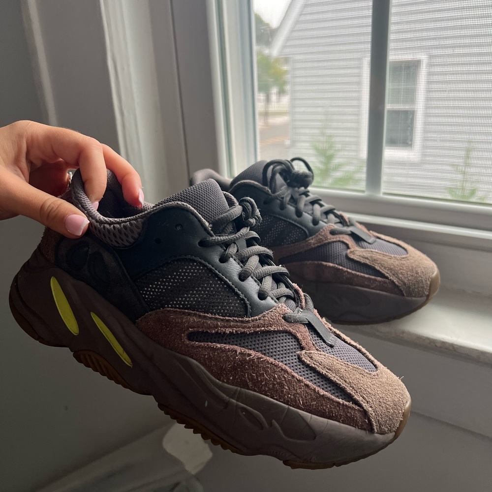 Adidas Yeezy Boost 700 Mauve (MALE Size 6 / FEMALE Size 7.5/8)